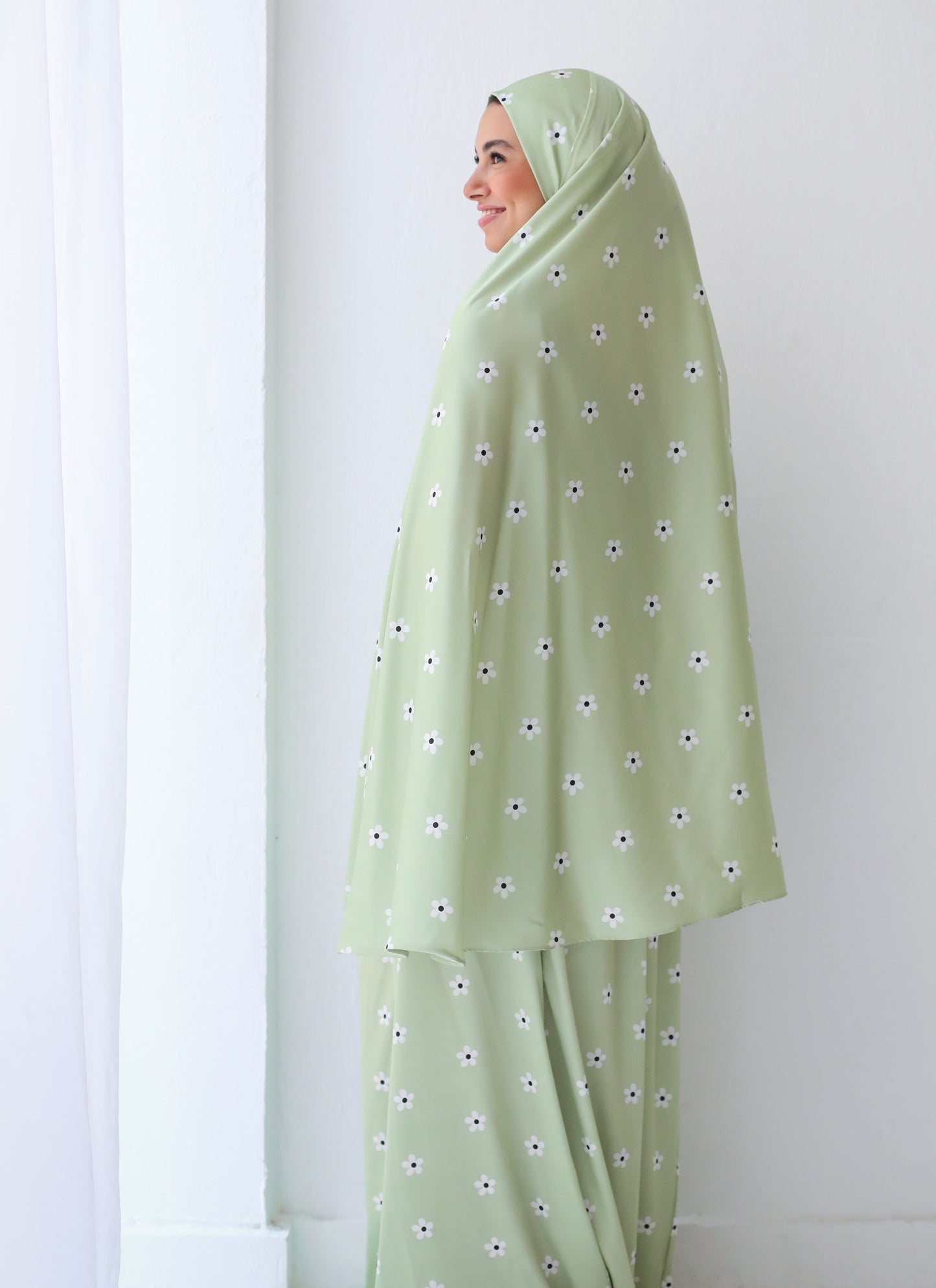 Daisy Green Prayer Set