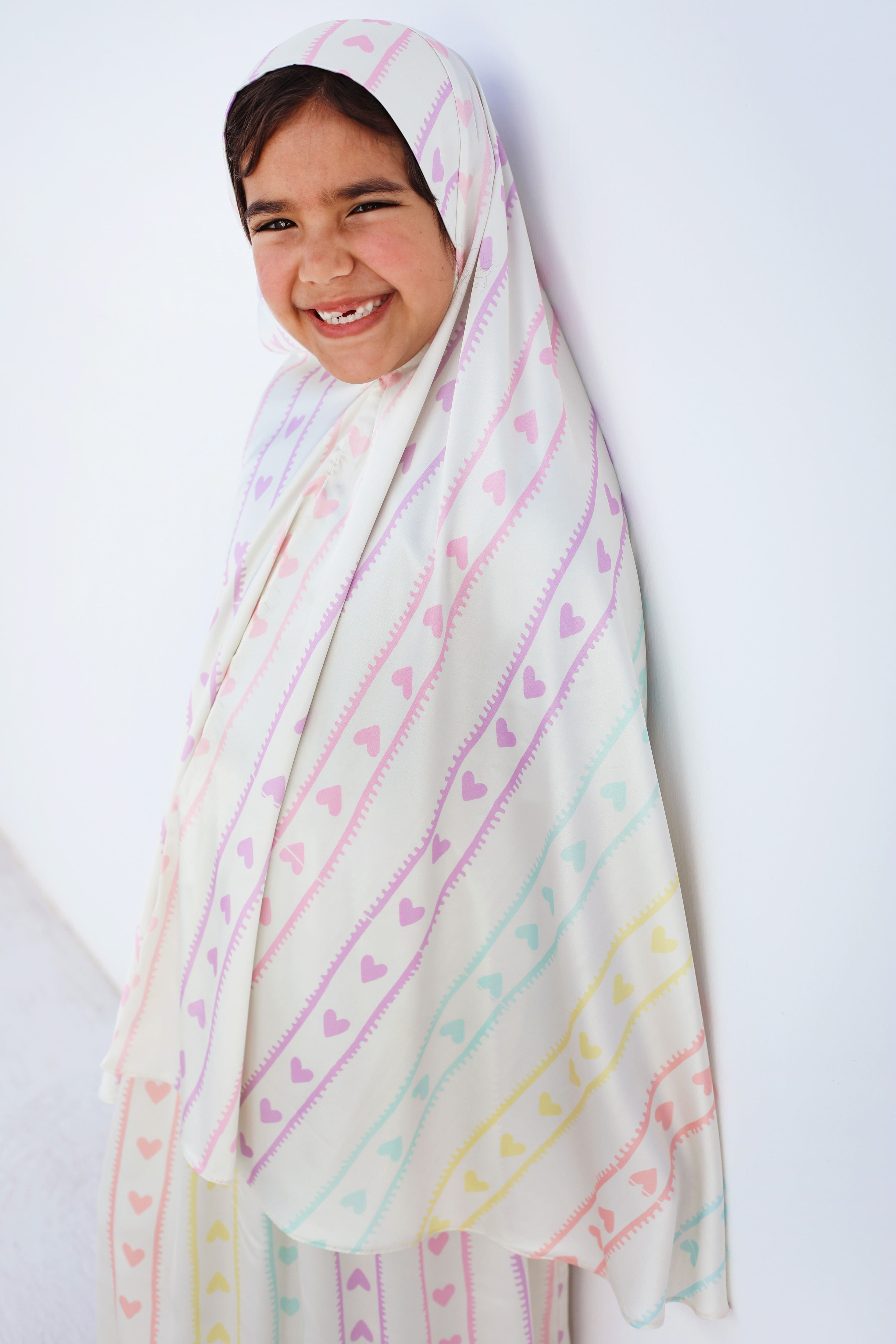 White Heart Strings Prayer Set