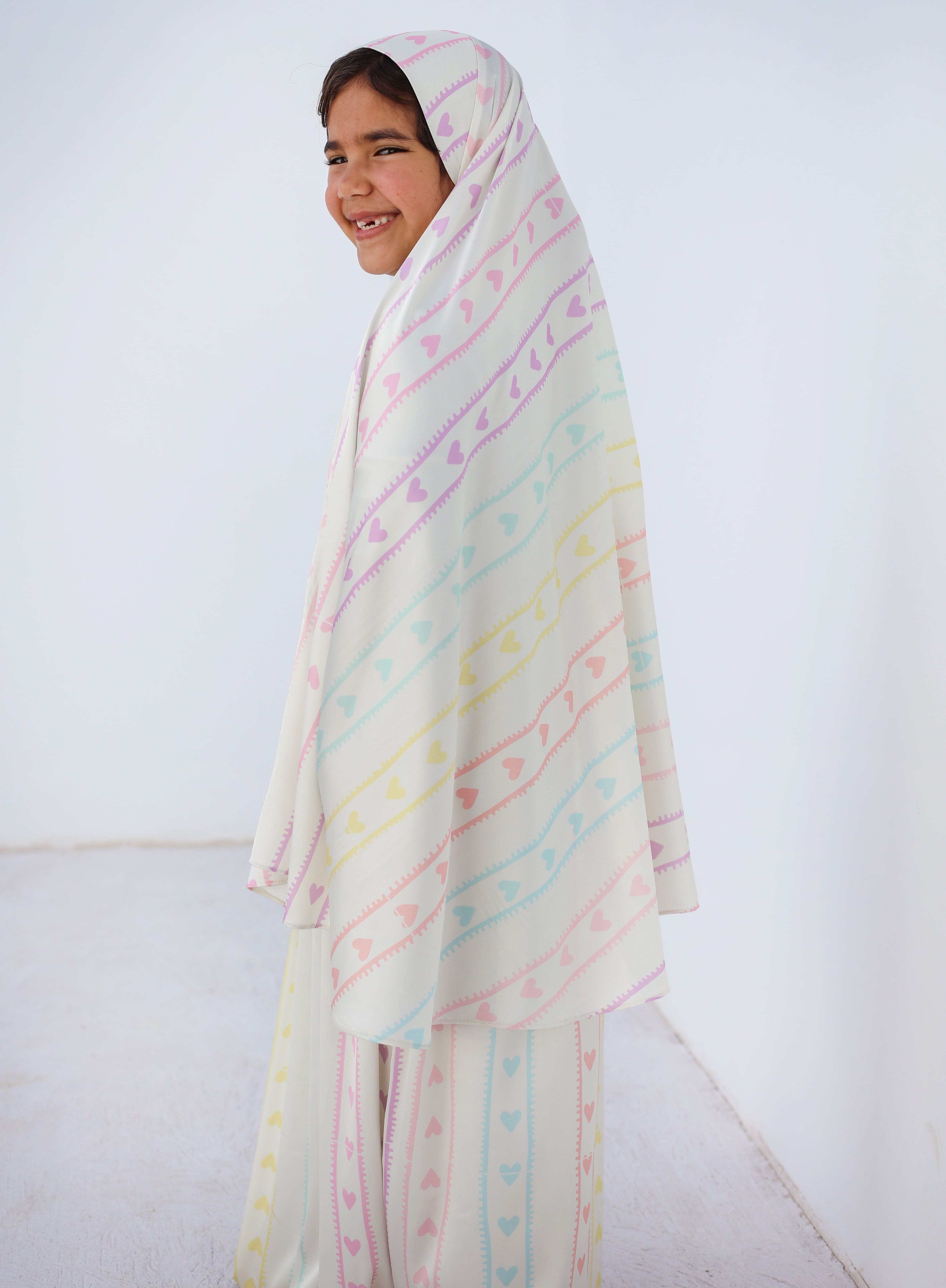 White Heart Strings Prayer Set