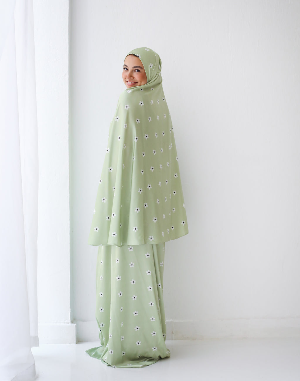 Daisy Green Prayer Set