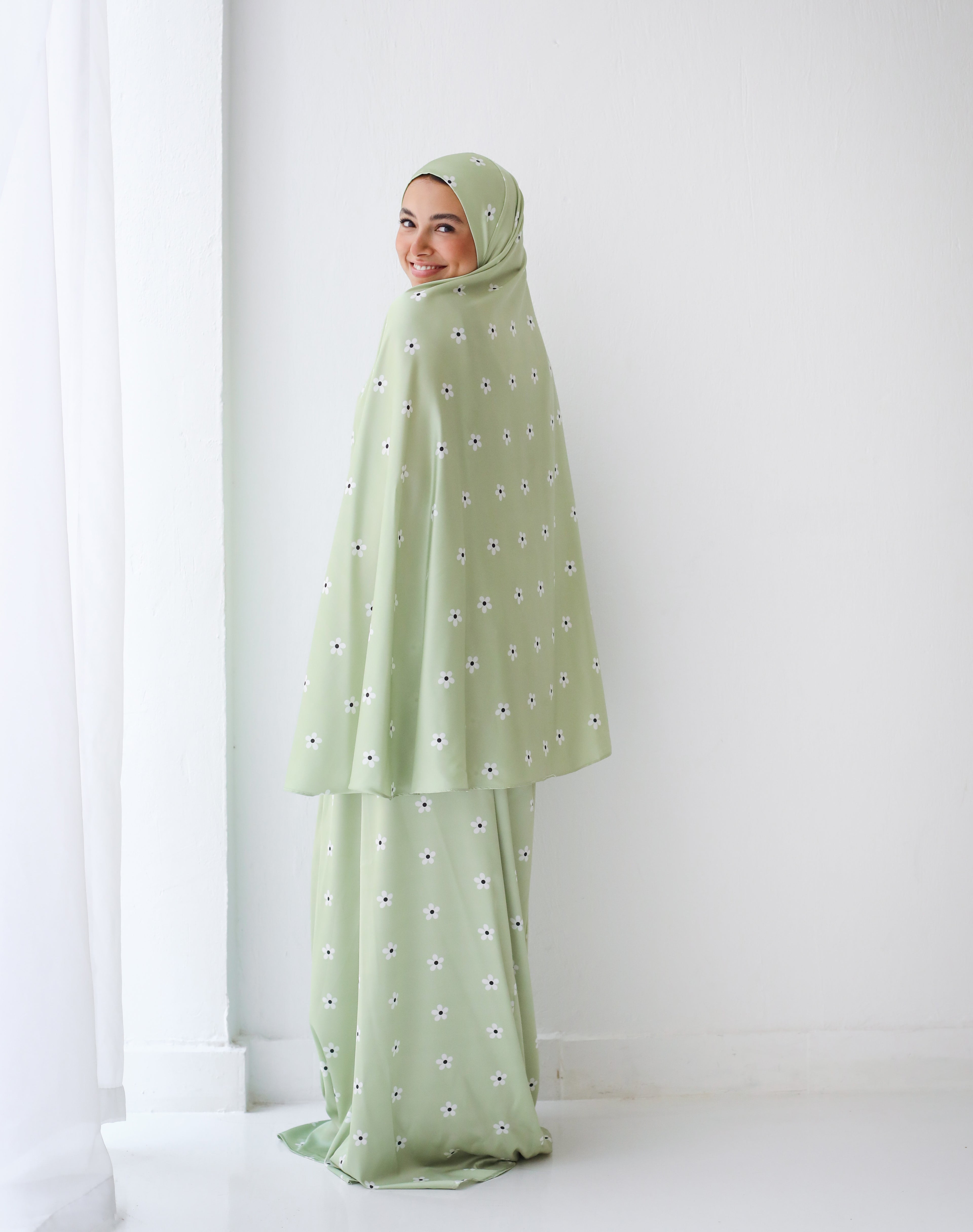 Daisy Green Prayer Set