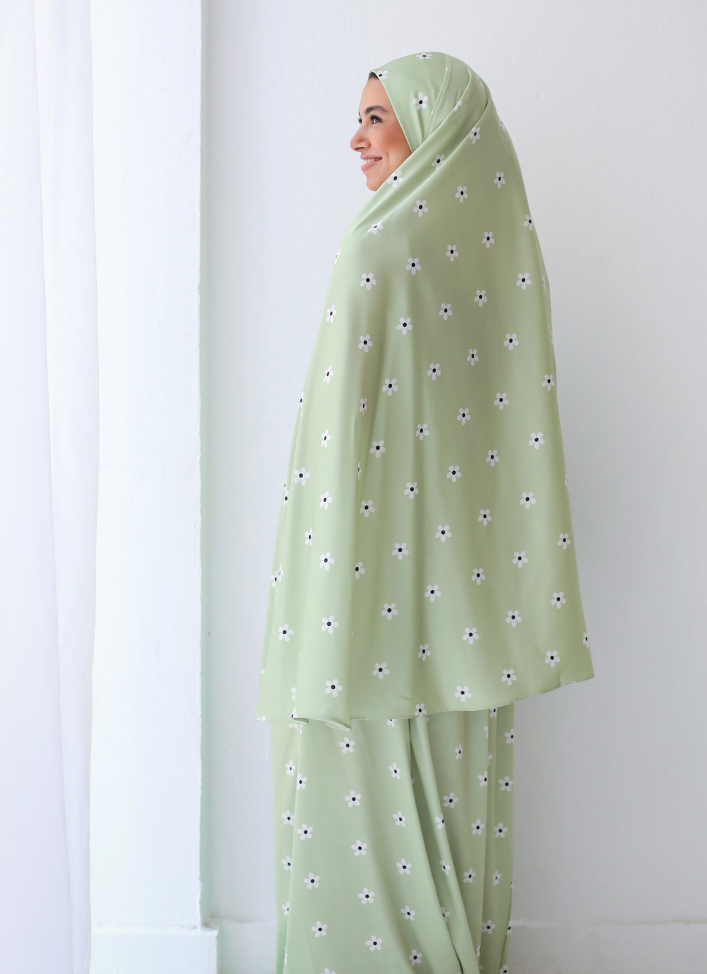 Daisy Green Prayer Set