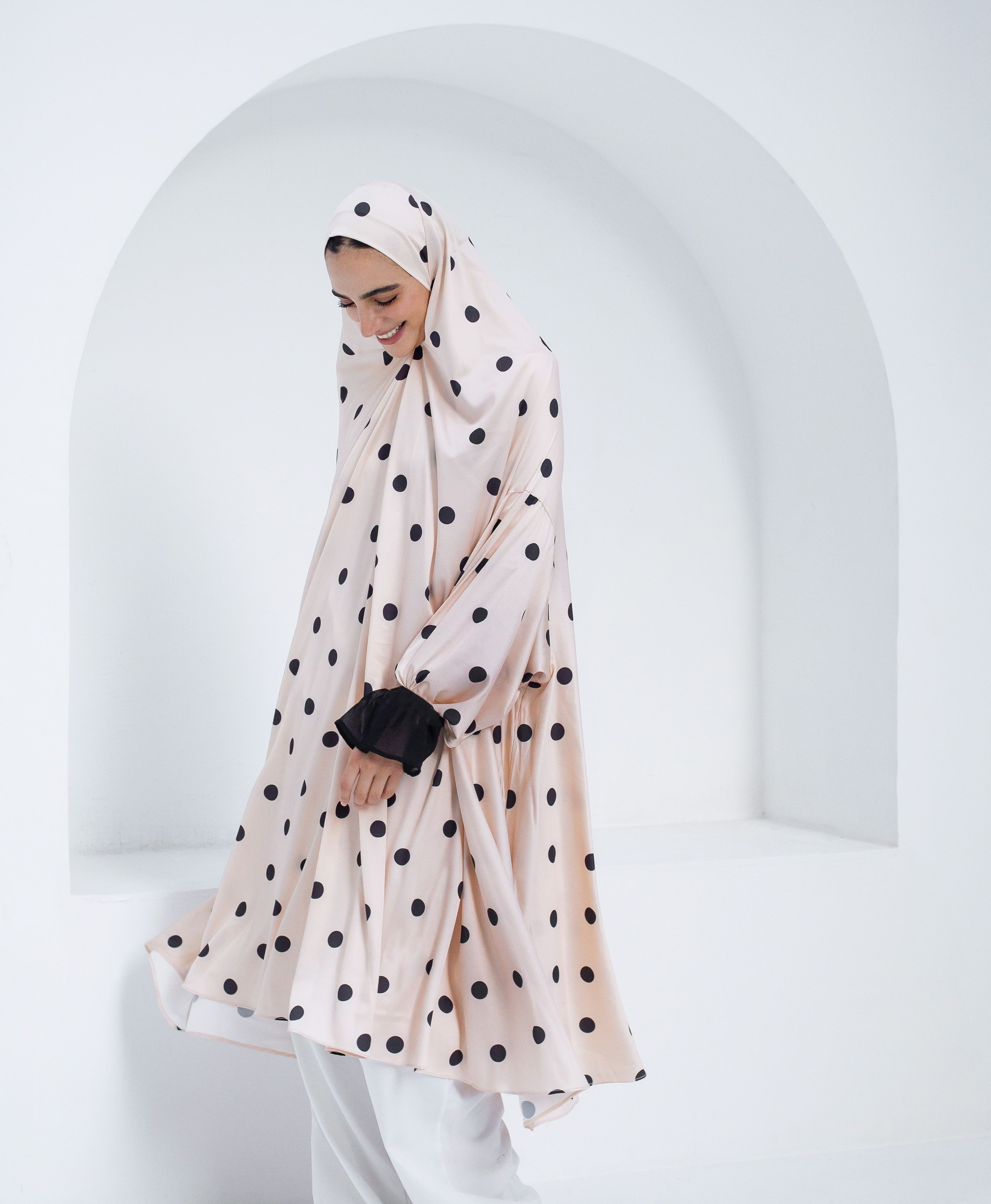 Creamy Polka - Midi Khimar